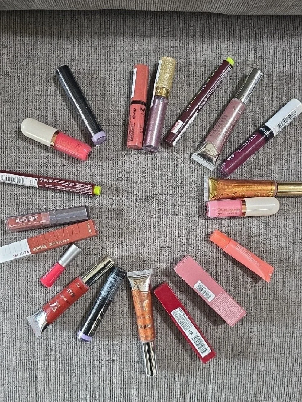 Assorted Lip Gloss & Liquid Lipstick In A Variety Of Colors And Brands, New, 20.